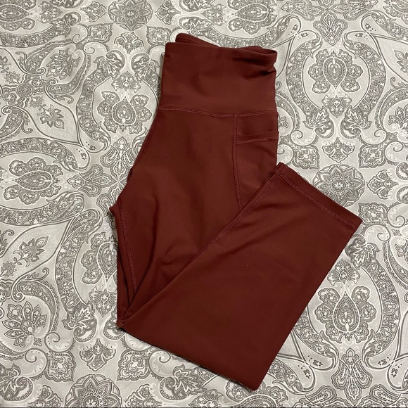 NWOT Old Navy Active Elevate Cropped Workout Pants Leggings Go-Dry M - Picture 1 of 4